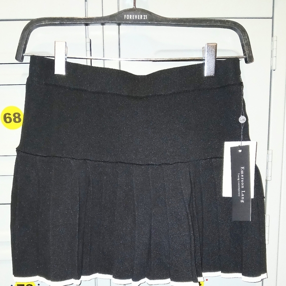 Emerson Lang Other - New Big Girls Emerson Lang Black And White Pleated Skirt  Size M